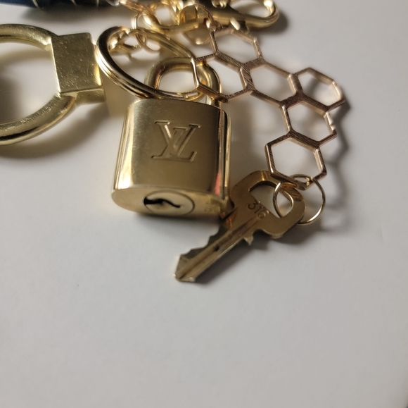 Louis Vuitton lock & key - Picture 10 of 17